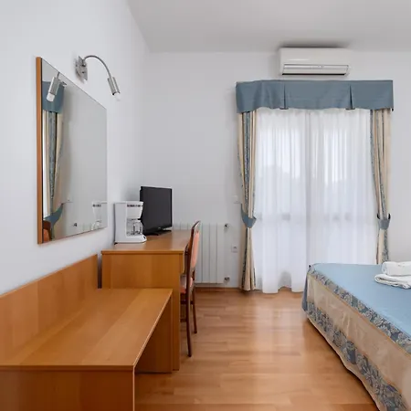 Of Uliana Apartamento Funtana