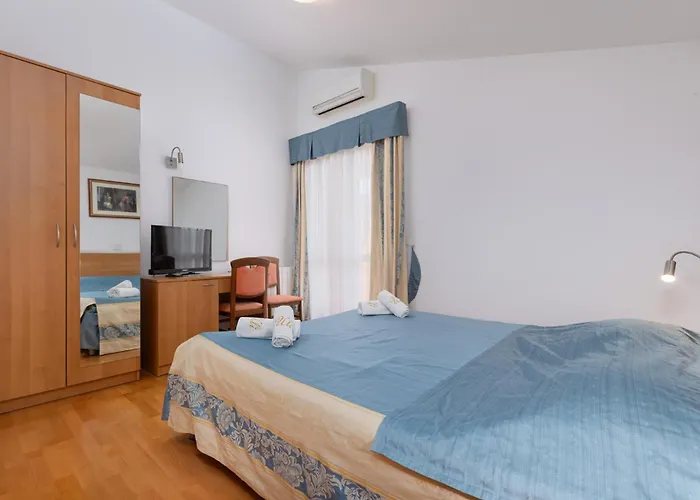 Of Uliana Apartamento Funtana